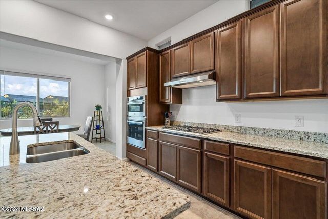 10623 N Iron Peak Drive, Tucson, AZ 85742