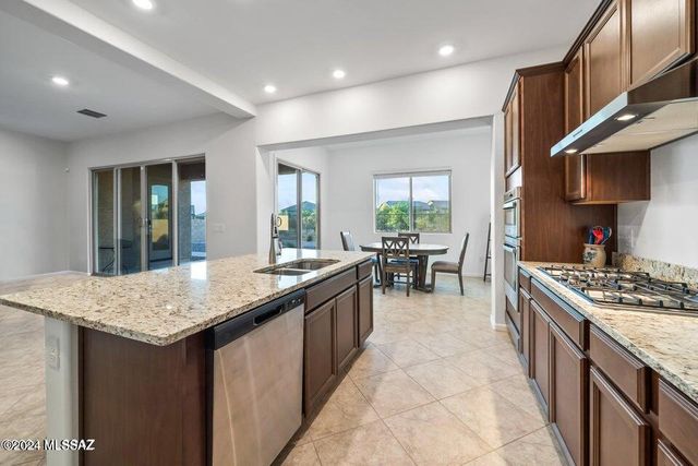 10623 N Iron Peak Drive, Tucson, AZ 85742