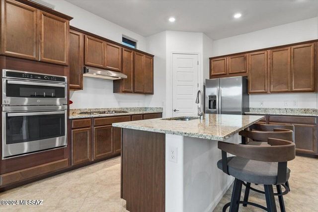10623 N Iron Peak Drive, Tucson, AZ 85742