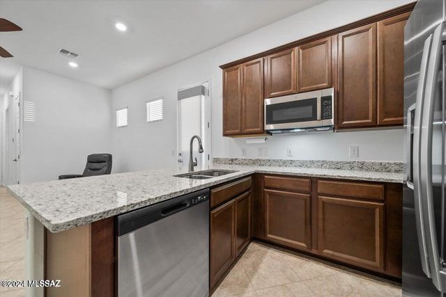10623 N Iron Peak Drive, Tucson, AZ 85742