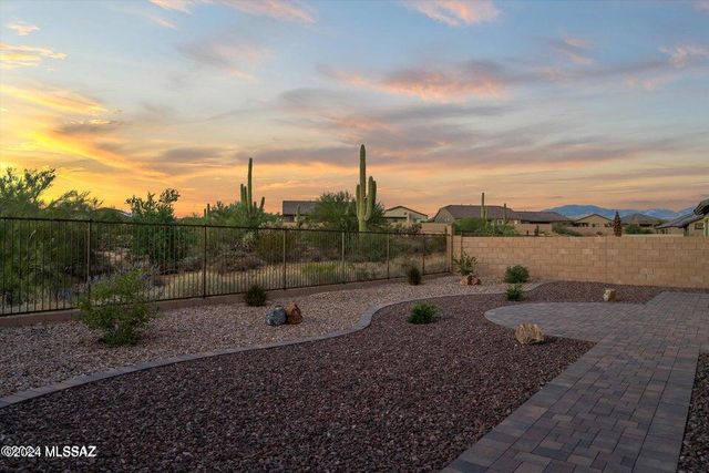 10623 N Iron Peak Drive, Tucson, AZ 85742