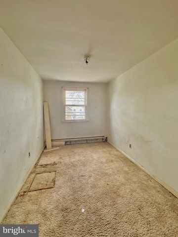 828 BROAD ST, Collingdale, PA 19023