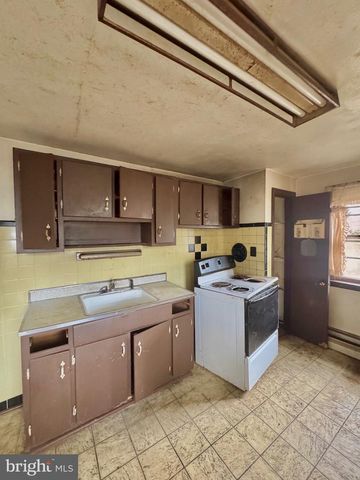 828 BROAD ST, Collingdale, PA 19023
