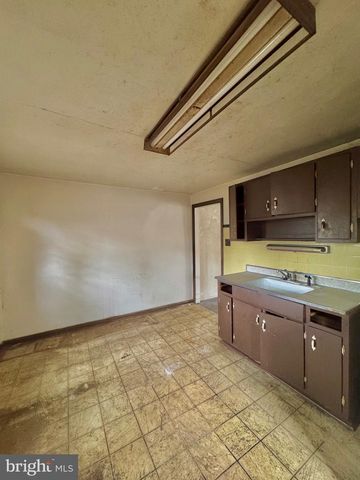 828 BROAD ST, Collingdale, PA 19023