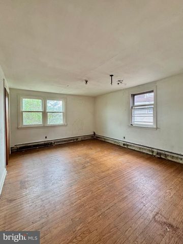 828 BROAD ST, Collingdale, PA 19023
