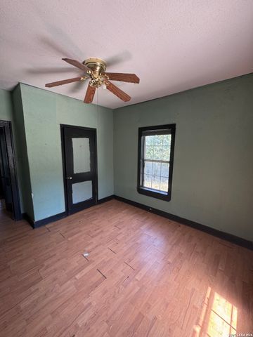 1150 W WINNIPEG AVE, San Antonio, TX 78225