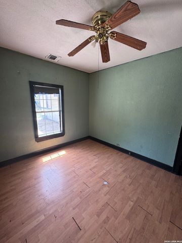 1150 W WINNIPEG AVE, San Antonio, TX 78225