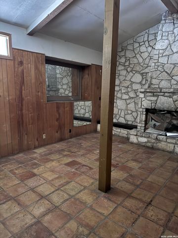 1150 W WINNIPEG AVE, San Antonio, TX 78225