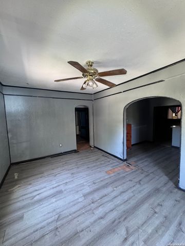 1150 W WINNIPEG AVE, San Antonio, TX 78225