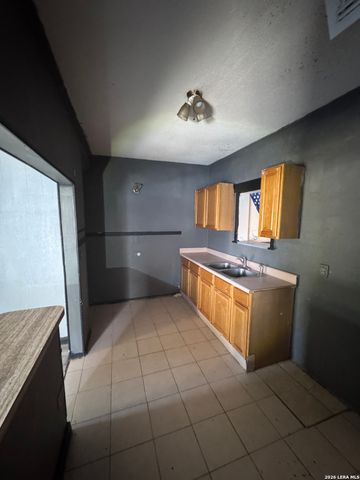 1150 W WINNIPEG AVE, San Antonio, TX 78225