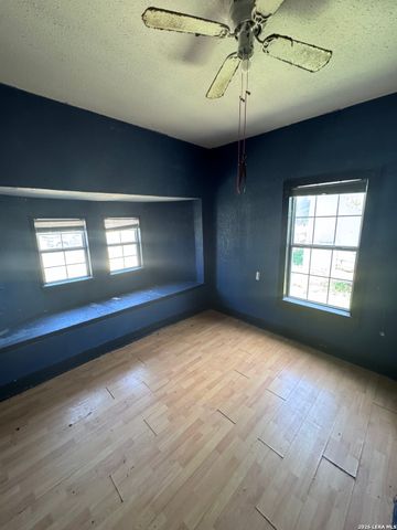1150 W WINNIPEG AVE, San Antonio, TX 78225