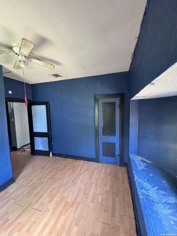 1150 W WINNIPEG AVE, San Antonio, TX 78225