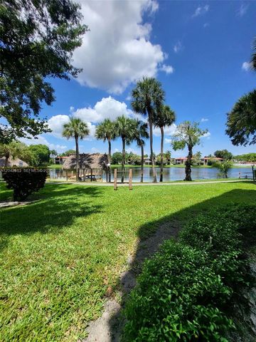900 Colony Point Cir 107, Pembroke Pines, FL 33026