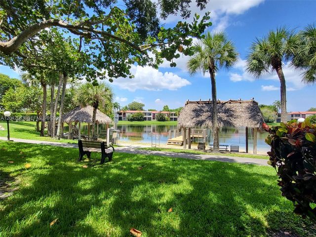 900 Colony Point Cir 107, Pembroke Pines, FL 33026