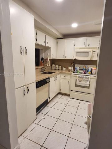 900 Colony Point Cir 107, Pembroke Pines, FL 33026