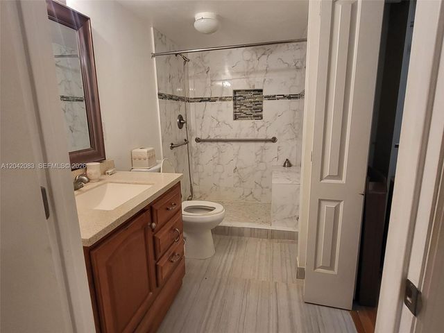 900 Colony Point Cir 107, Pembroke Pines, FL 33026
