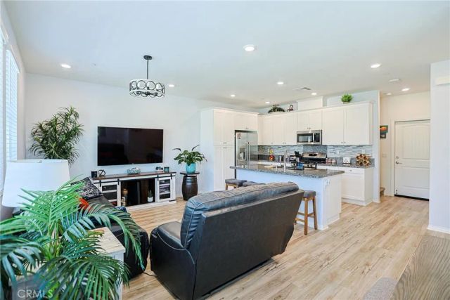 7060 Montecito Lane, Eastvale, CA 92880