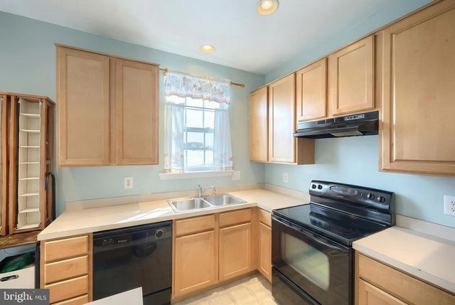 1165 LEDGE DR, York, PA 17408