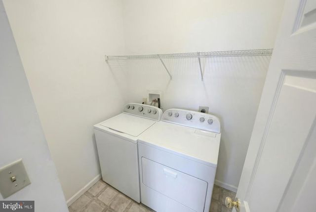 1165 LEDGE DR, York, PA 17408