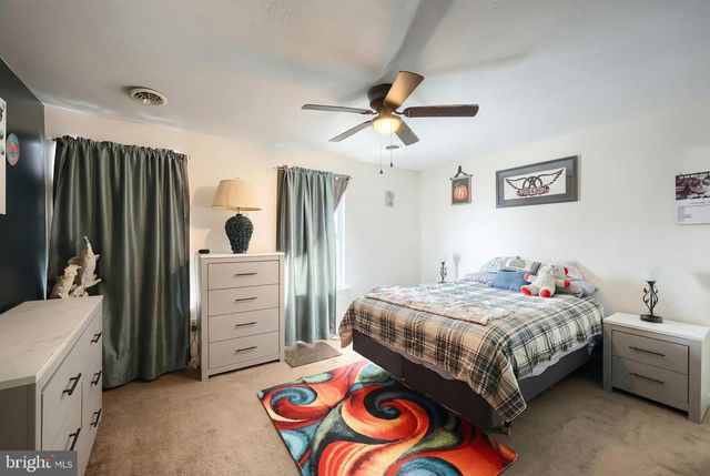 1165 LEDGE DR, York, PA 17408