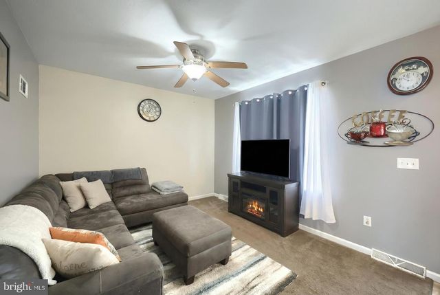 1165 LEDGE DR, York, PA 17408