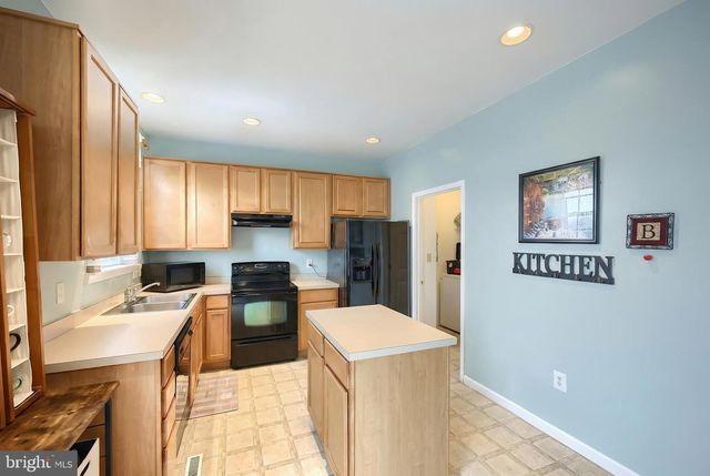 1165 LEDGE DR, York, PA 17408