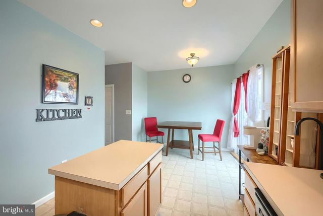 1165 LEDGE DR, York, PA 17408