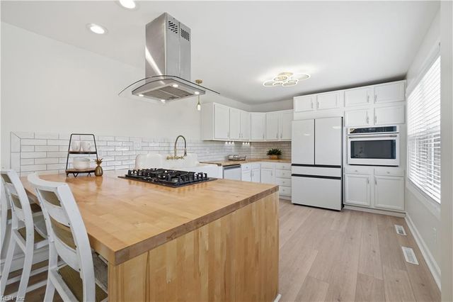 3501 Kings Lake DR, Virginia Beach, VA 23452