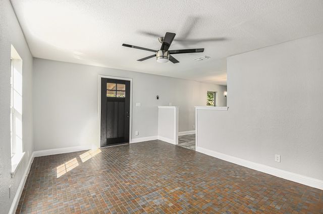 3506 N Houston Street, Fort Worth, TX 76106