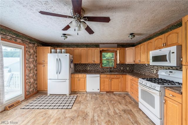 672 Jackson Street, Amherst, OH 44001