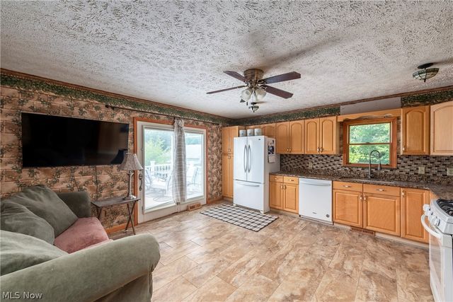 672 Jackson Street, Amherst, OH 44001