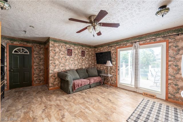 672 Jackson Street, Amherst, OH 44001