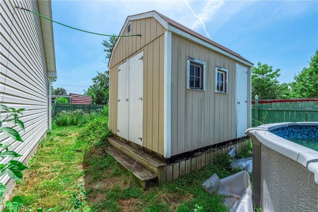672 Jackson Street, Amherst, OH 44001