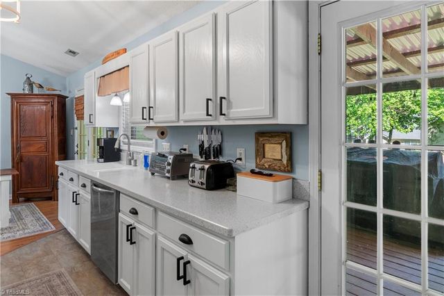 3675 Signet Drive, Winston-salem, NC 27101