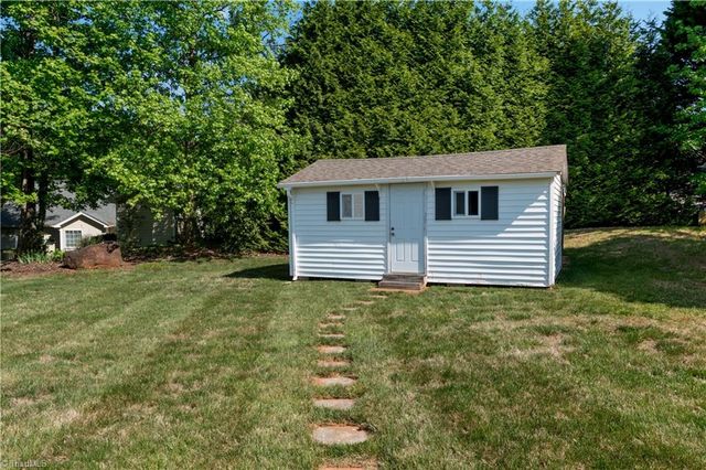 3675 Signet Drive, Winston-salem, NC 27101