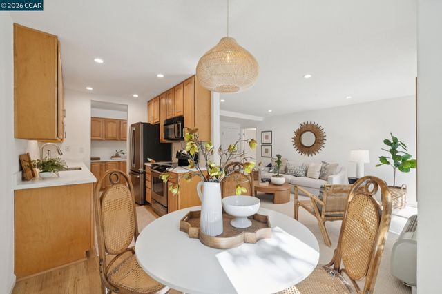 150 SHARENE LANE 207, Walnut Creek, CA 94596