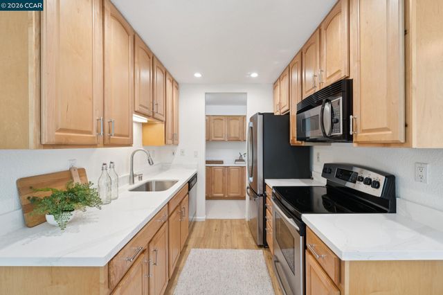 150 SHARENE LANE 207, Walnut Creek, CA 94596