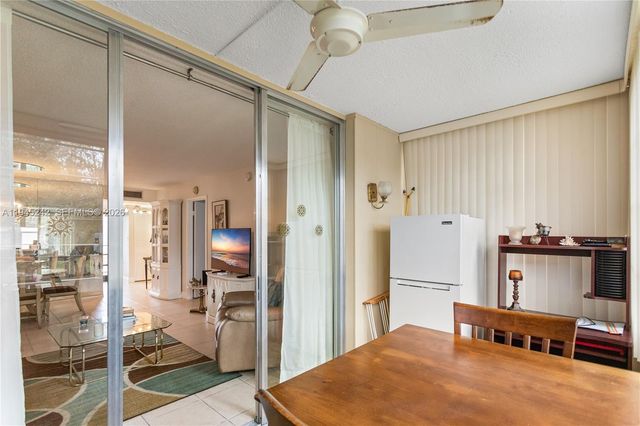 2998 NW 48th Ter 329, Lauderdale Lakes, FL 33313