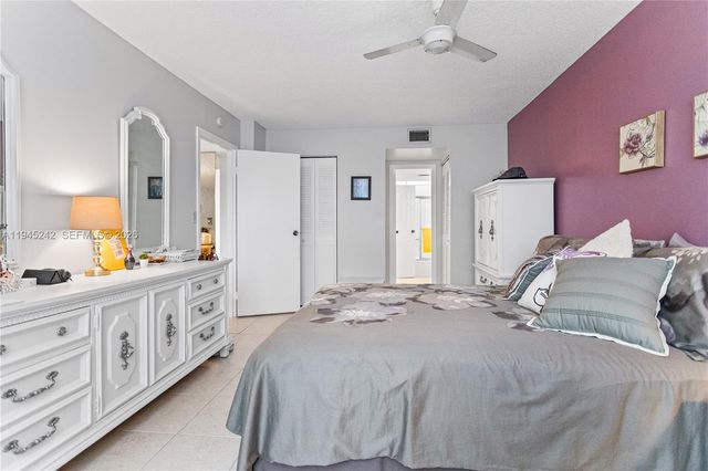 2998 NW 48th Ter 329, Lauderdale Lakes, FL 33313