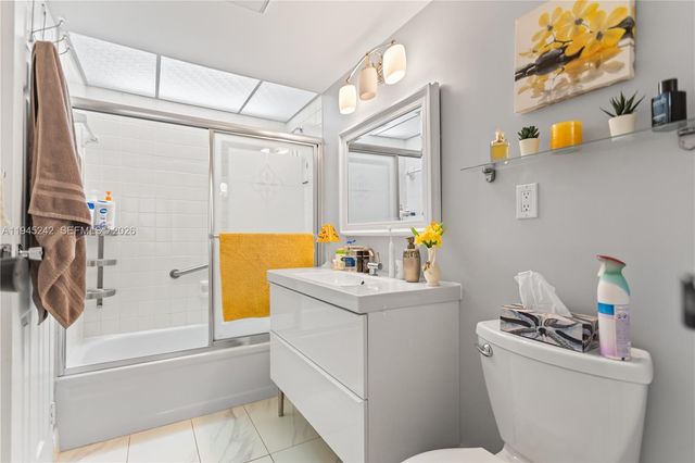 2998 NW 48th Ter 329, Lauderdale Lakes, FL 33313