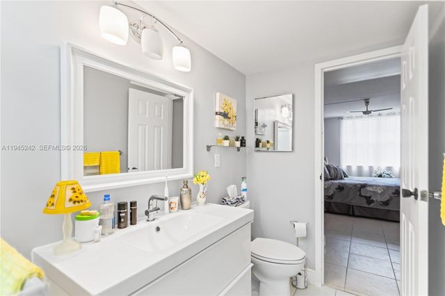 2998 NW 48th Ter 329, Lauderdale Lakes, FL 33313