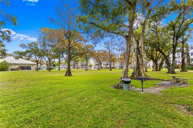 2998 NW 48th Ter 329, Lauderdale Lakes, FL 33313