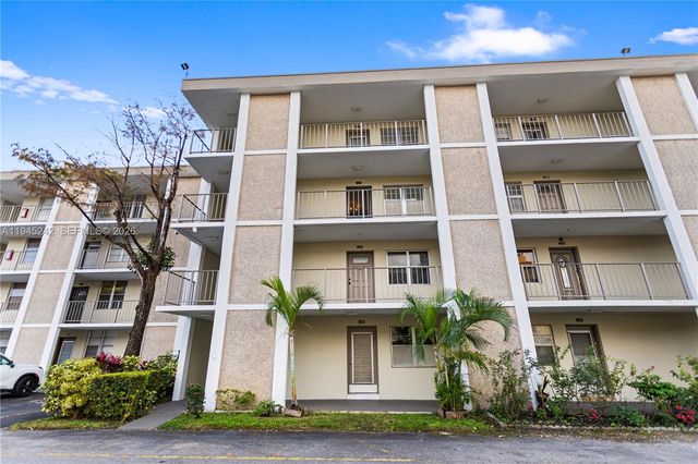 2998 NW 48th Ter 329, Lauderdale Lakes, FL 33313