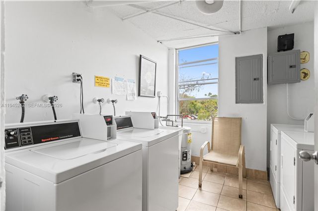 2998 NW 48th Ter 329, Lauderdale Lakes, FL 33313