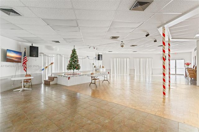 2998 NW 48th Ter 329, Lauderdale Lakes, FL 33313