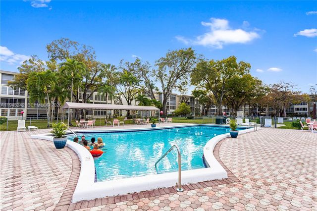 2998 NW 48th Ter 329, Lauderdale Lakes, FL 33313