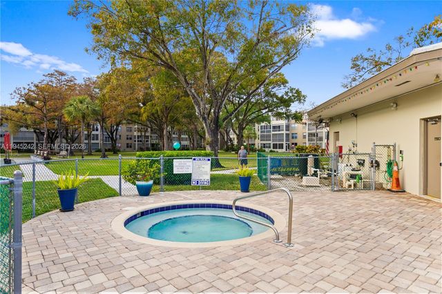 2998 NW 48th Ter 329, Lauderdale Lakes, FL 33313