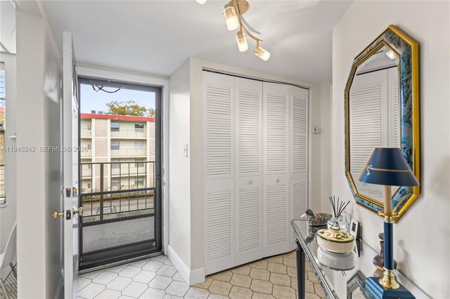 2998 NW 48th Ter 329, Lauderdale Lakes, FL 33313