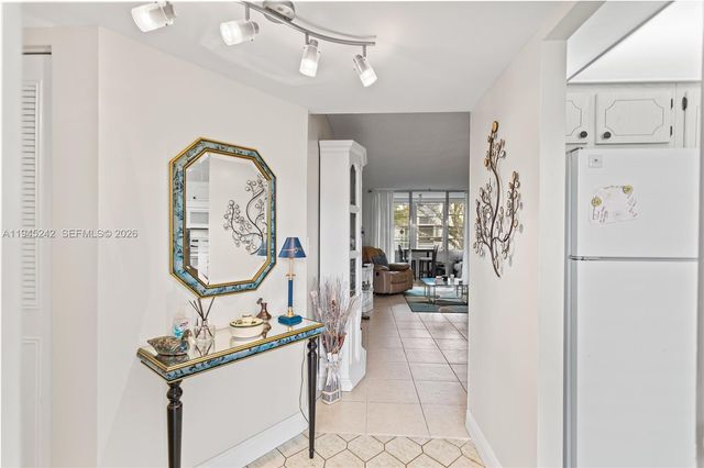 2998 NW 48th Ter 329, Lauderdale Lakes, FL 33313