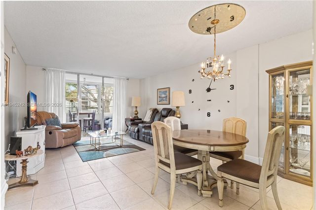 2998 NW 48th Ter 329, Lauderdale Lakes, FL 33313